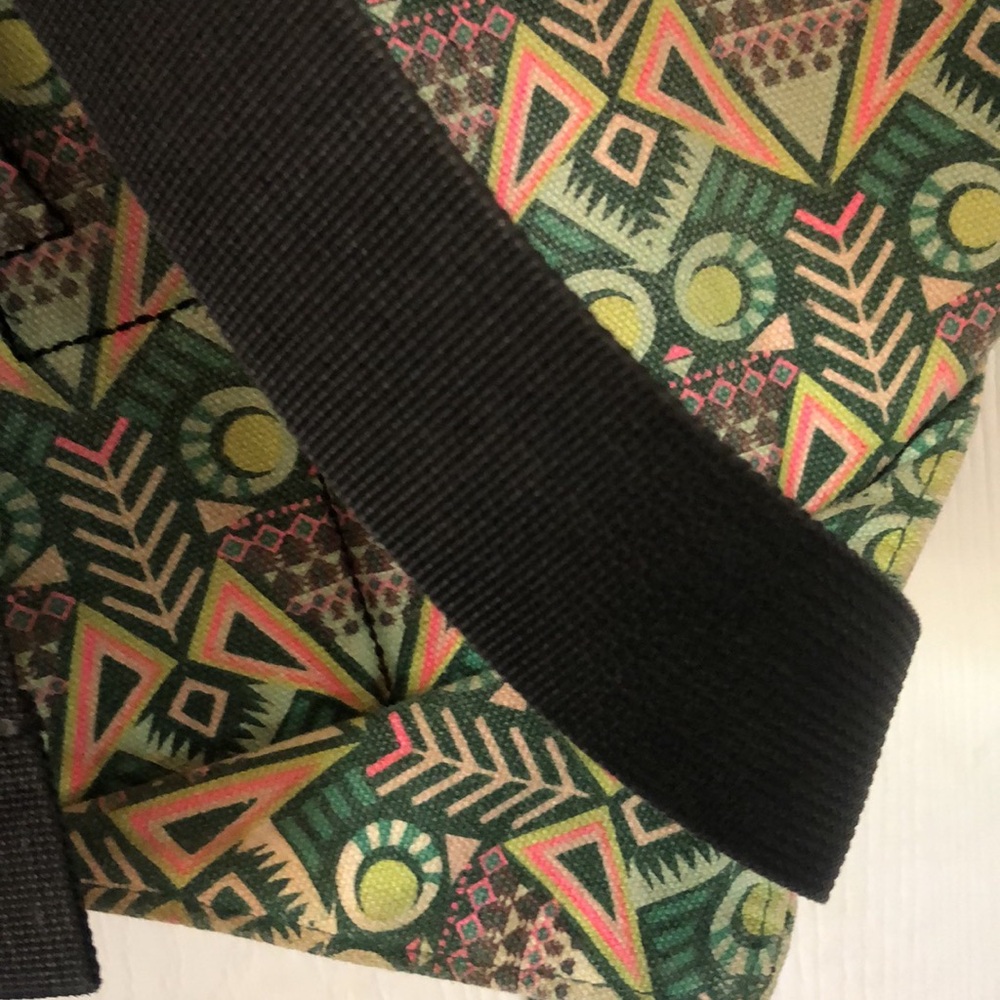 Kavu Green rare spring Aztec Y2k Patterned Women's kavu sling bag - Picture 7 of 9